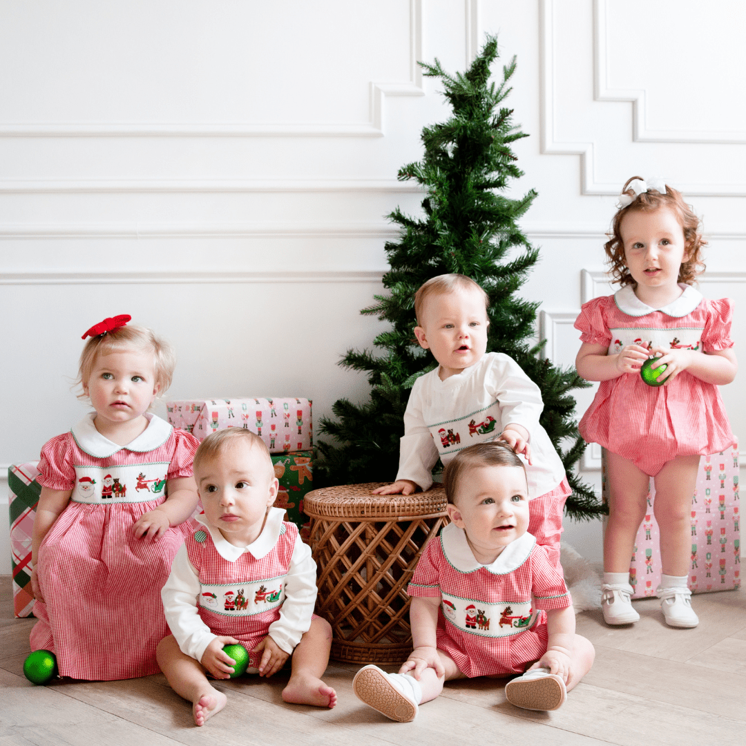 How To Style Christmas Card Photos - Ann + Reeves Kids